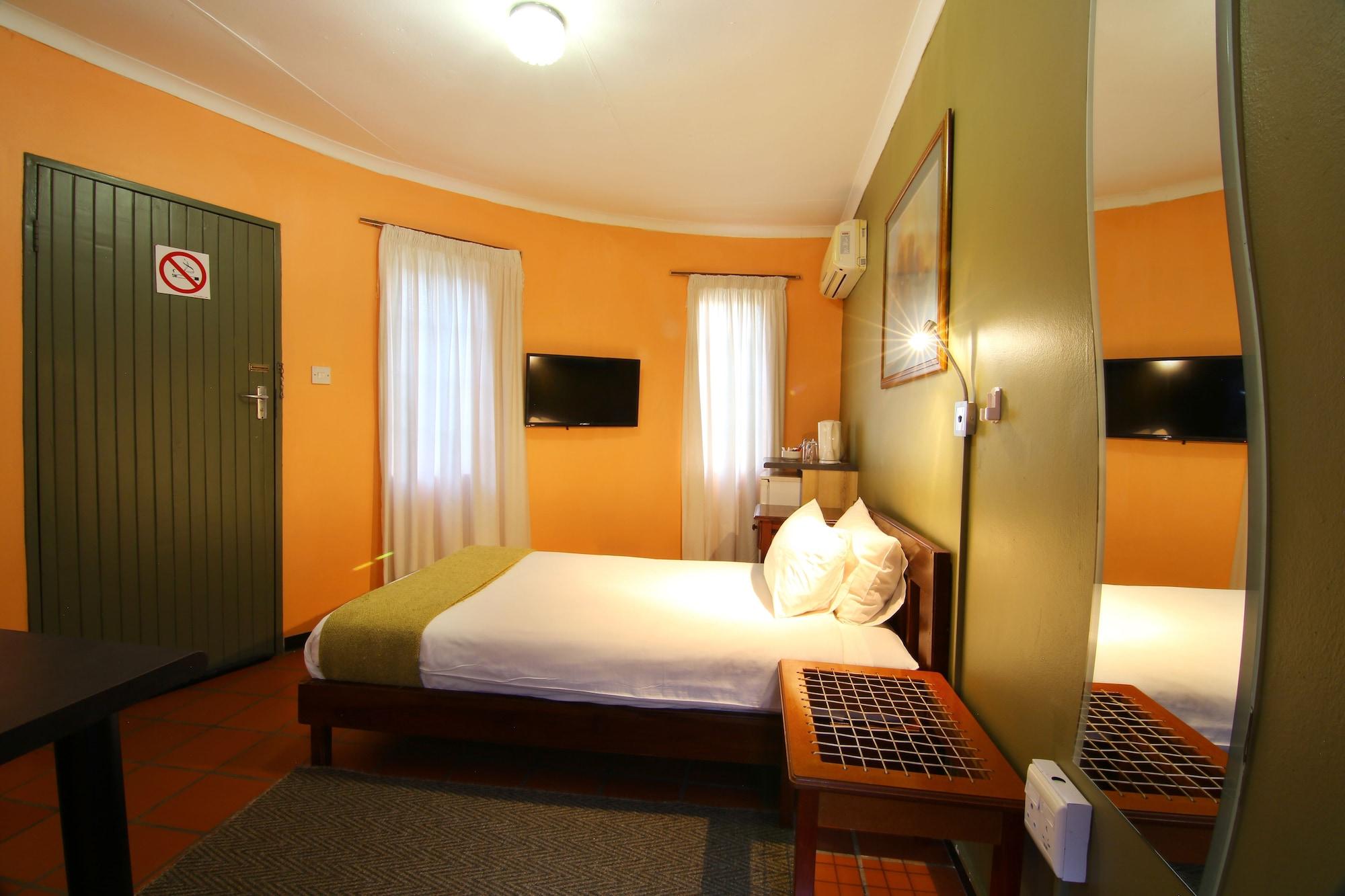 Kalahari Arms Hotel Khemsbok Exterior photo
