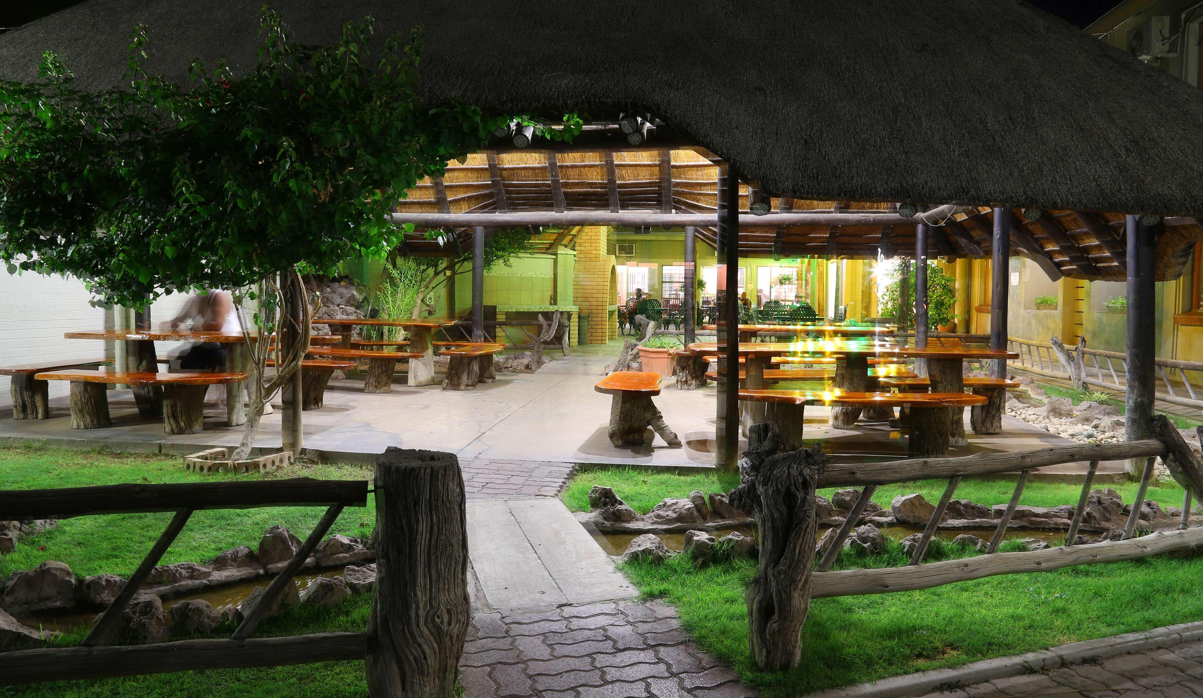 Kalahari Arms Hotel Khemsbok Exterior photo