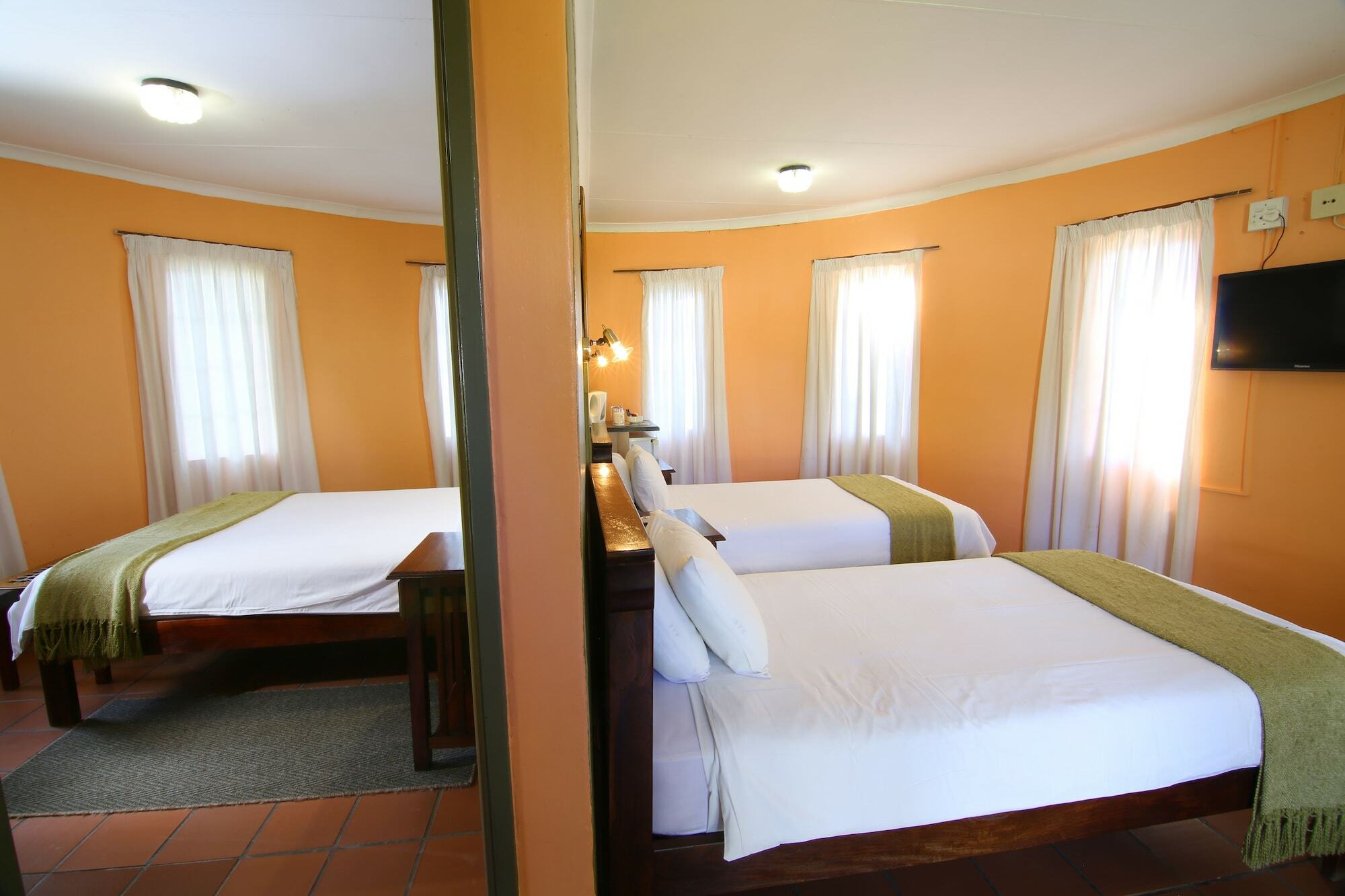 Kalahari Arms Hotel Khemsbok Exterior photo